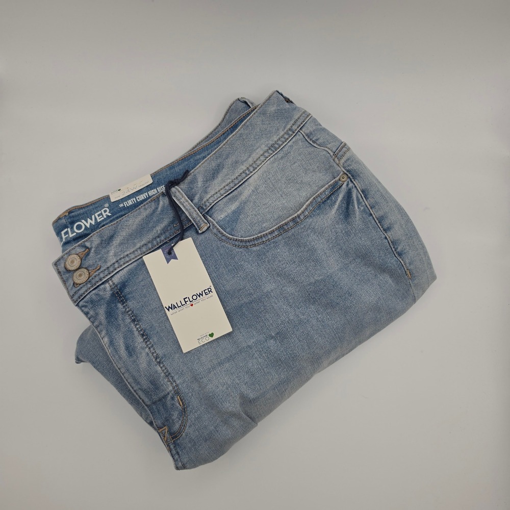 Wallflower Jeans Women 24W Flirty Curvy High Rise Crop Light Blue‎ NEW